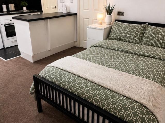 Studio for rent in Lowfield, South Yorkshire