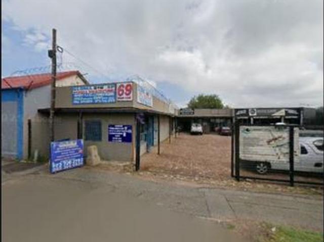 Commercial for sale in Vosloorus, Gauteng