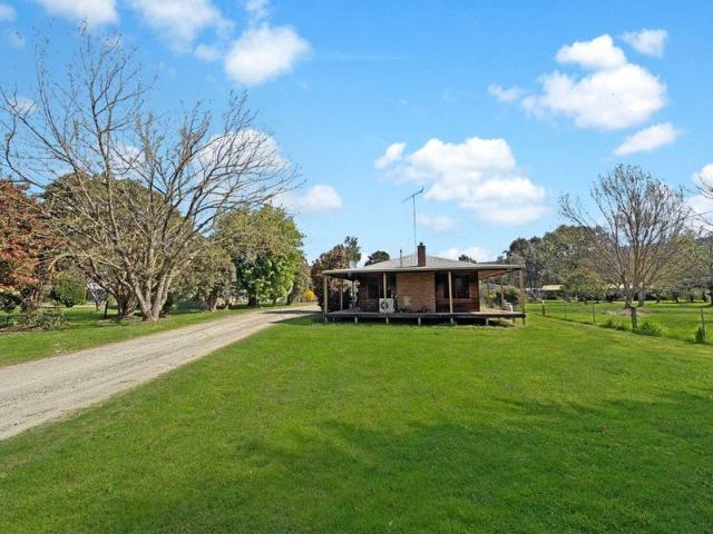 House for sale in Buxton, Victoria