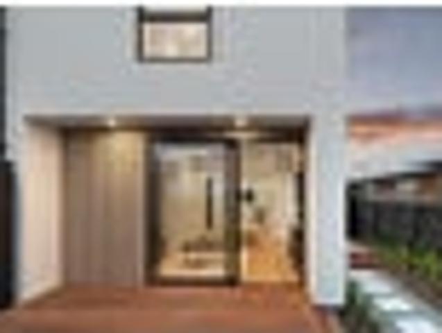 Townhouse for sale in Chaslands, Canterbury