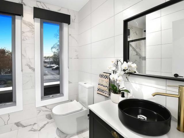 Townhouse for sale in Essendon, Melbourne