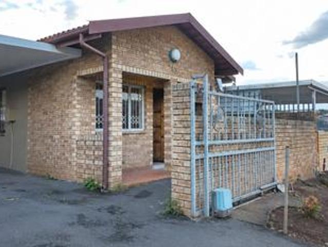 House for sale in Chatsworth, Kwazulu-natal