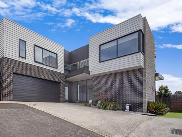 Townhouse for sale in Warrnambool, Victoria