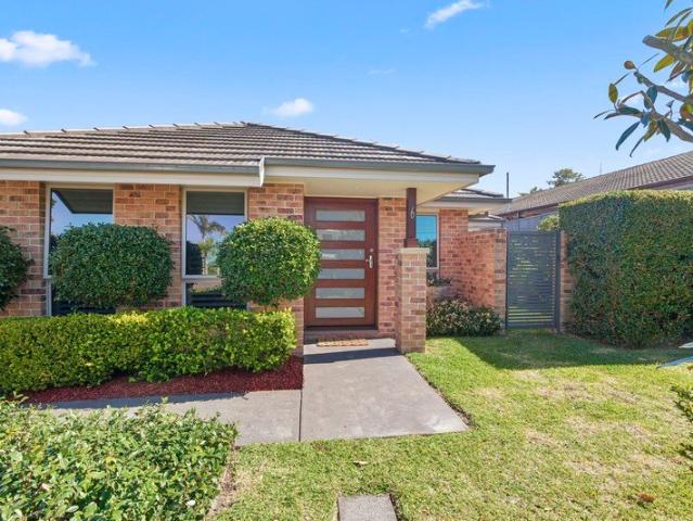 Townhouse for rent in Toukley, New South Wales