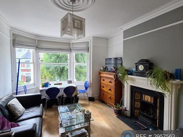 Apartment for rent in Stroud Green, Greater London