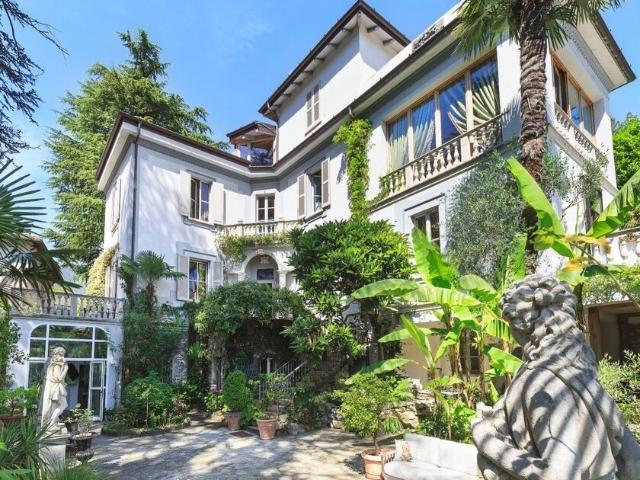Villa Indipendente in affitto a Dizzasco, Lombardia