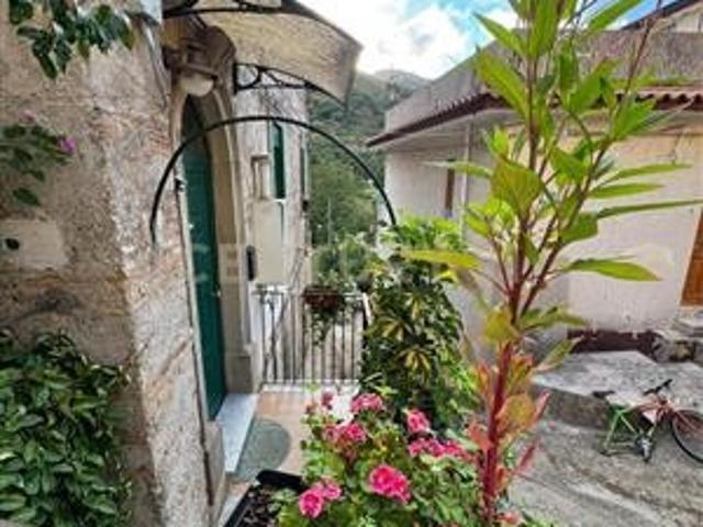Villa Indipendente in vendita a Sciameno, Saponara