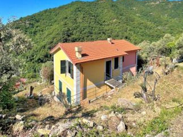 Villa Indipendente in vendita a Avegno, Salto