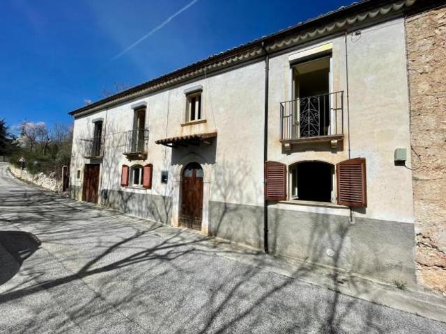 Appartamento in vendita a Caporciano, L'Aquila