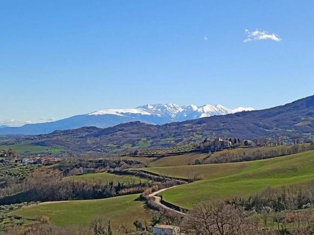 Villa Indipendente in vendita a Farindola, Abruzzo