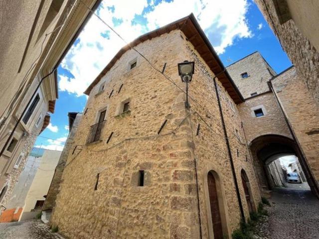 Villa Indipendente in vendita a Fontecchio, L'Aquila