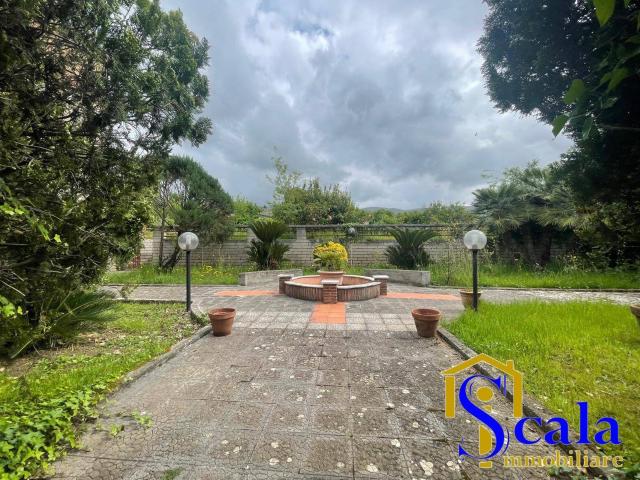 Villa Indipendente in vendita a Pastorano, Campania