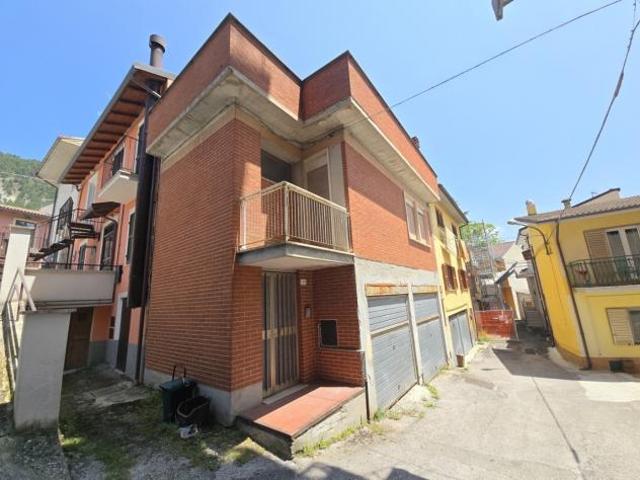 Appartamento in vendita a Pizzoli, L'Aquila