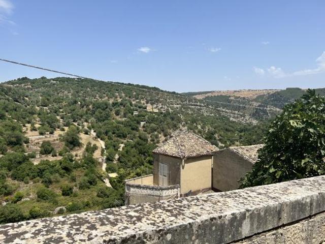 Monolocale in vendita a Ragusa, Sicilia