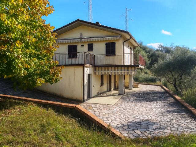 Appartamento in vendita a Sarzana, Liguria