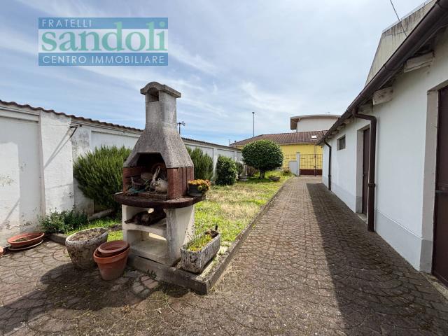 Villa Indipendente in vendita a Cappuccini, Piemonte