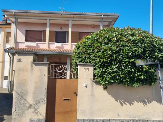 Villa Indipendente in vendita a Piemonte, Vercelli