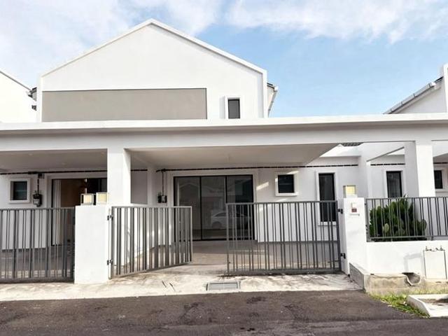 Terraced House for sale in Malaka
