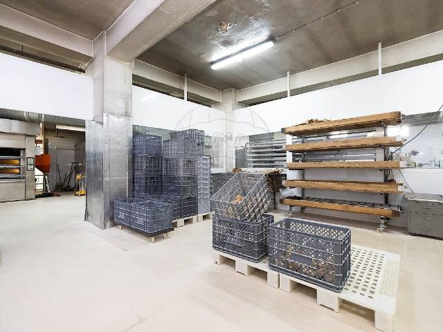 Armazém venda em Mina de Água, Amadora