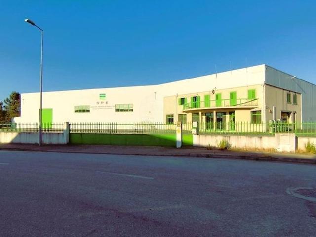 Armazém venda em Zona Industrial de Tortosendo, Covilhã
