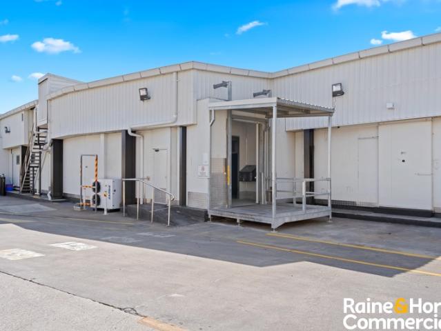 Warehouse for rent in Toombul, Queensland