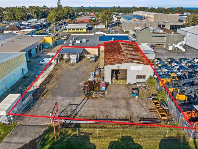 Warehouse for sale in Wollongong West, New South Wales
