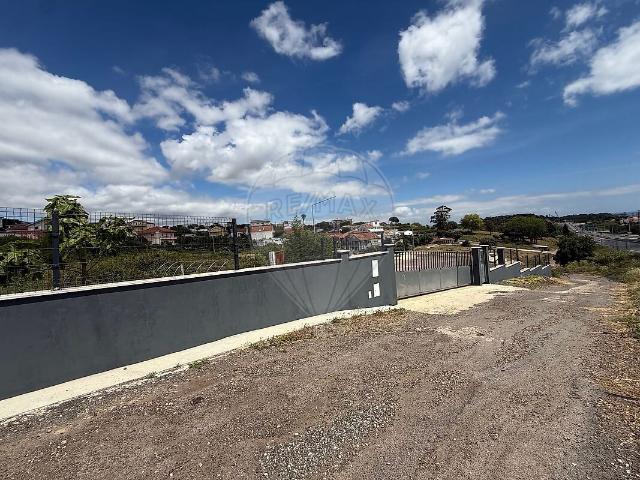Armazém alugar em Quinta da Moura, Oeiras
