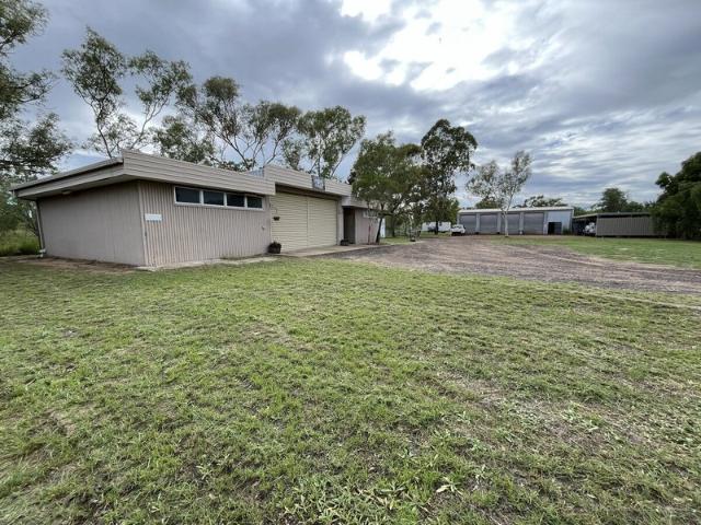 Warehouse for rent in Roma, Queensland