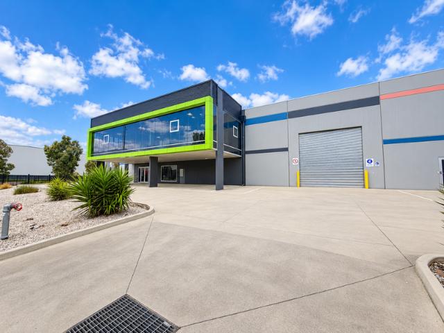 Warehouse for rent in Axiom Industrial Estate, Melbourne