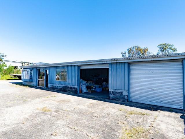 Warehouse for rent in Toombul, Queensland