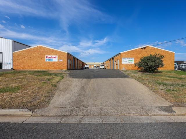 Warehouse for rent in Piallamore, New South Wales