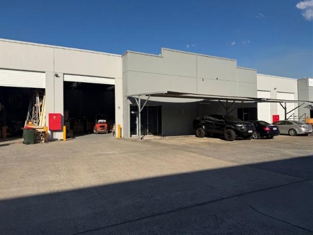 Warehouse for rent in Toombul, Queensland
