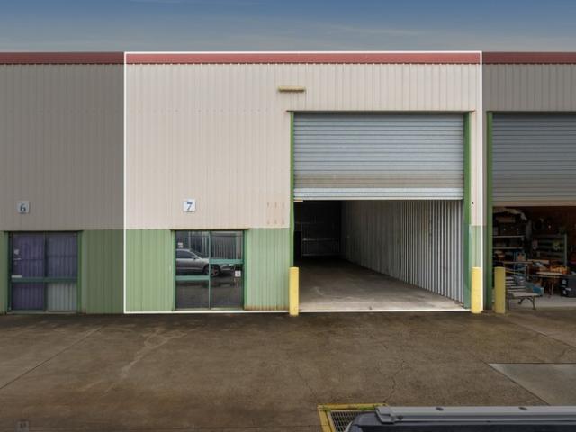 Warehouse for rent in Toombul, Queensland