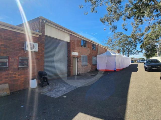 Warehouse for rent in Girraween, Sydney