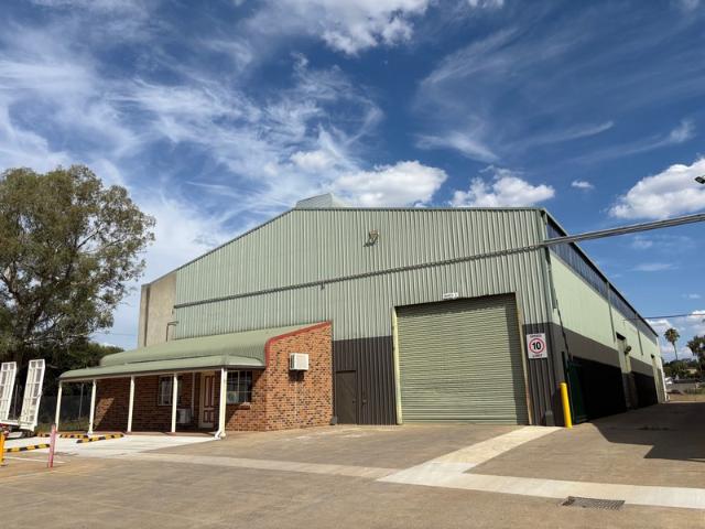 Warehouse for rent in Piallamore, New South Wales