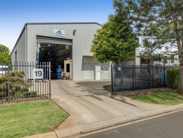Warehouse for rent in Toowoomba, Queensland