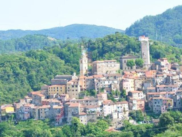 Locale Commerciale in vendita a Arcola, Liguria