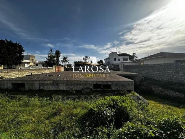 Locale Commerciale in vendita a Puglia, Lecce