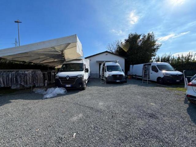 Capannone in vendita a Bolano, La Spezia