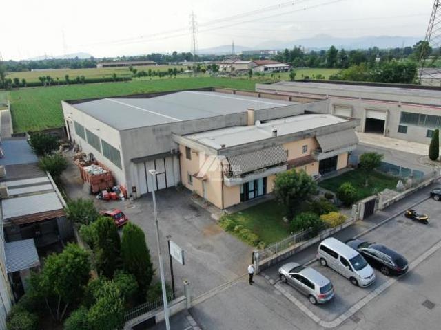 Capannone in vendita a Travagliato, Lombardia