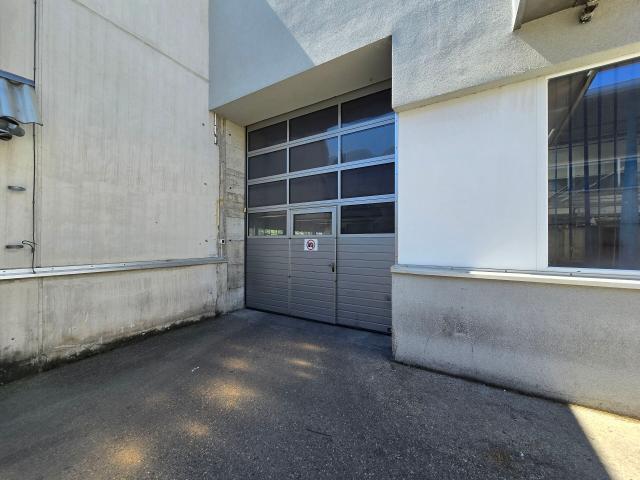Industrie kaufen in Areuse