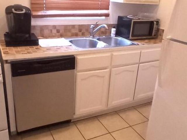 Apartment for rent in Canoga Park, California