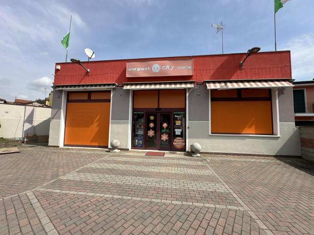 Locale Commerciale in vendita a Borgo Dolomiti, Adria