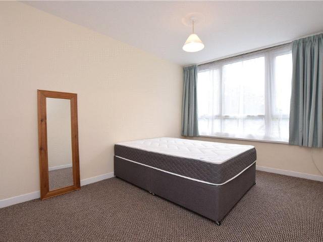 Apartment for rent in Primley Park, Leeds