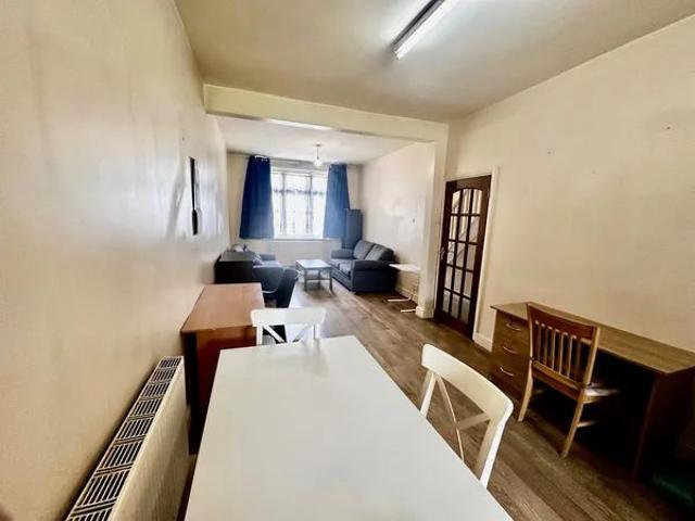 House for rent in Gants Hill, Greater London