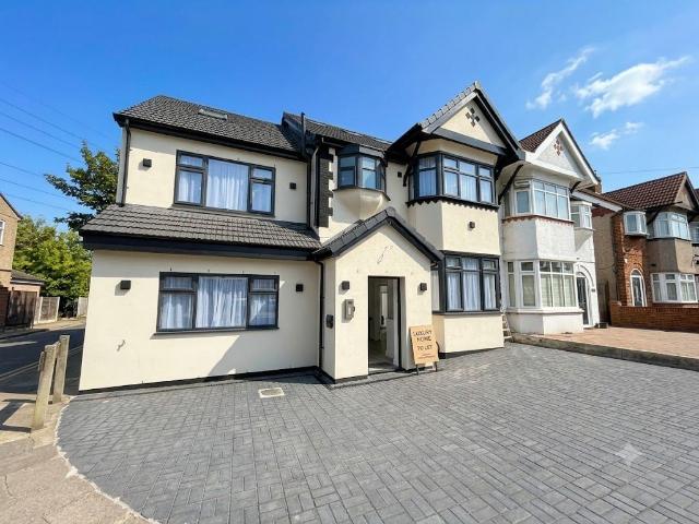 Apartment for rent in London Borough of Ealing, Greenford