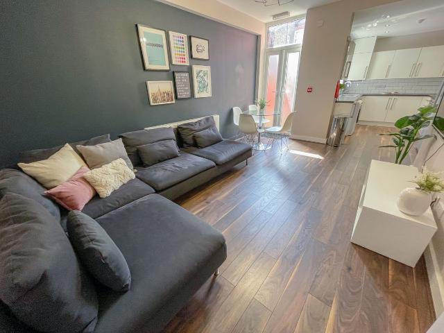Apartment for rent in Kensington, Calderstones