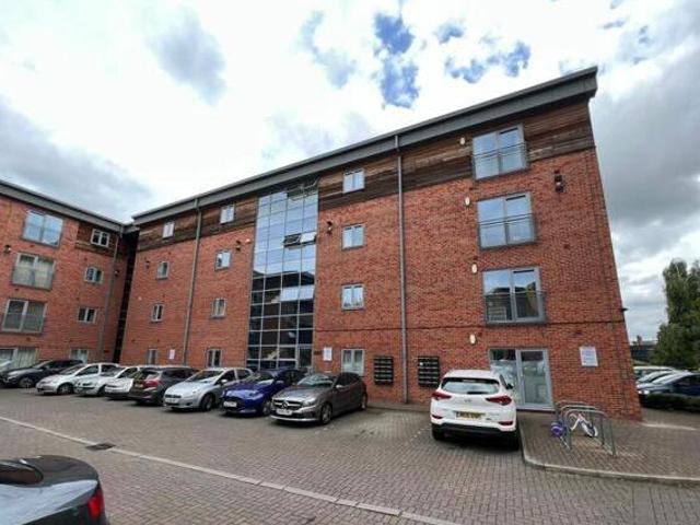House for sale in Belle Isle, West Yorkshire