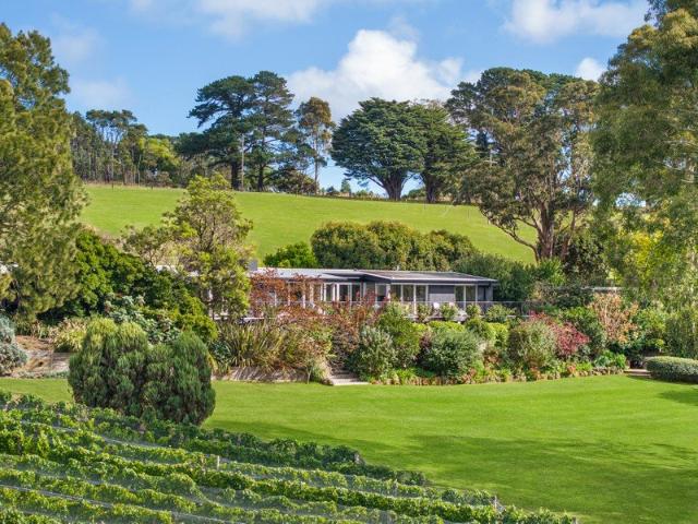 Cottage for sale in Camerons Creek, Victoria