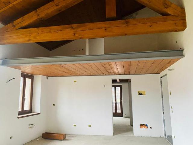 Monolocale in vendita a Comunità Montana della Valle Brembana, Zogno